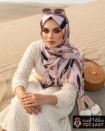 Pink nude cotton scarf with feather print