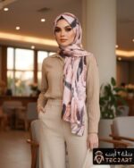 Pink nude cotton scarf with feather print