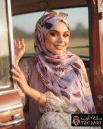 Pink nude cotton scarf with feather print